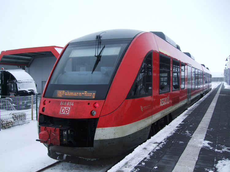 648 854-7 als RB 21719 von Fehmarn-Burg Richtung Lbeck Hbf kurz nach der Ankunft in Fehmarn-Burg.(30.12.2010)