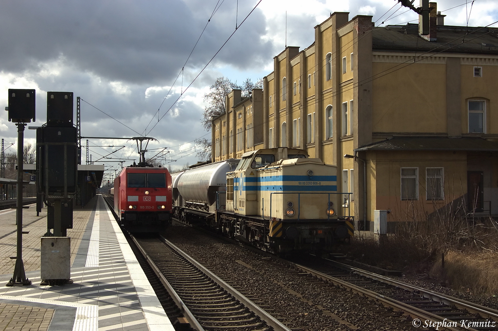 98 80 3293 909-8 ITB - Industrietransportgesellschaft mbH Brandenburg mit einem gemischtem G�terzug im Brandenburger Hbf und ist auf dem zum Brandenburger Gbf. Die 185 353-0 wartet auf die Einfahrt in den Brandenburger Gbf. 08.03.2012