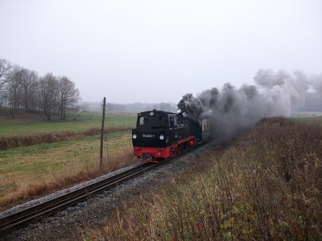 99 4802 mit ordentlich viel Dampf am 20.November 2010 bei Serams.Heizer war ein guter Freund,den ich am Tag noch mehrmals antraf.