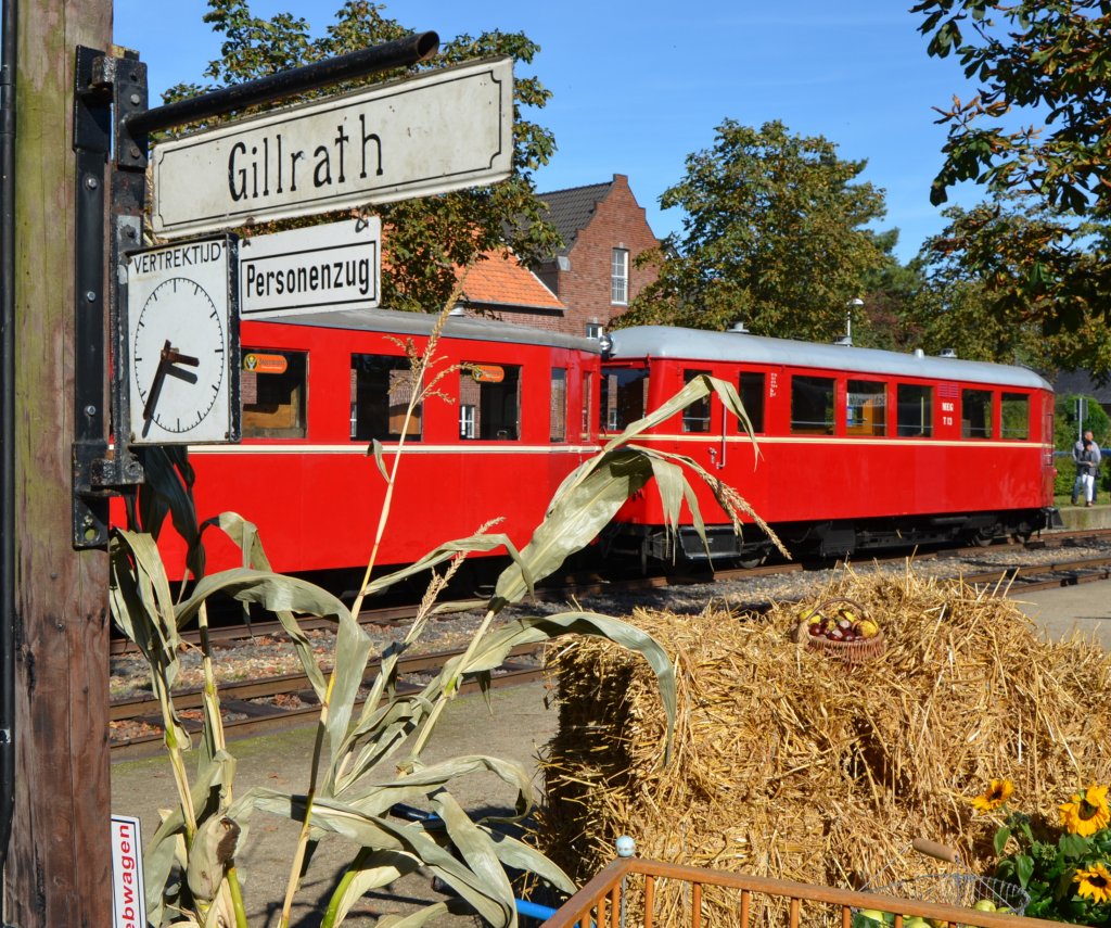  Abfahrt nach Gillrath 15:35 Uhr . Herbstliche Bahnsteigszene bei der Selfkantbahn. (30.09.2012)