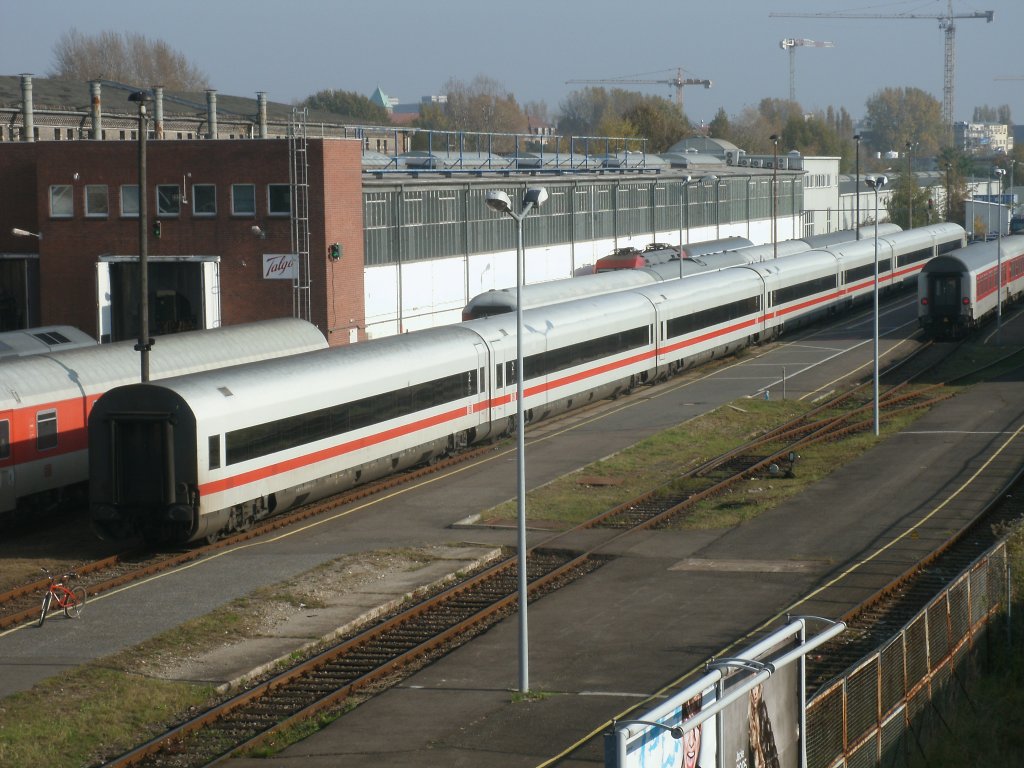 Abgestellte Metropolitangarnitur,am 29.Oktober 2011,in Berlin Warschauer Stra�e.