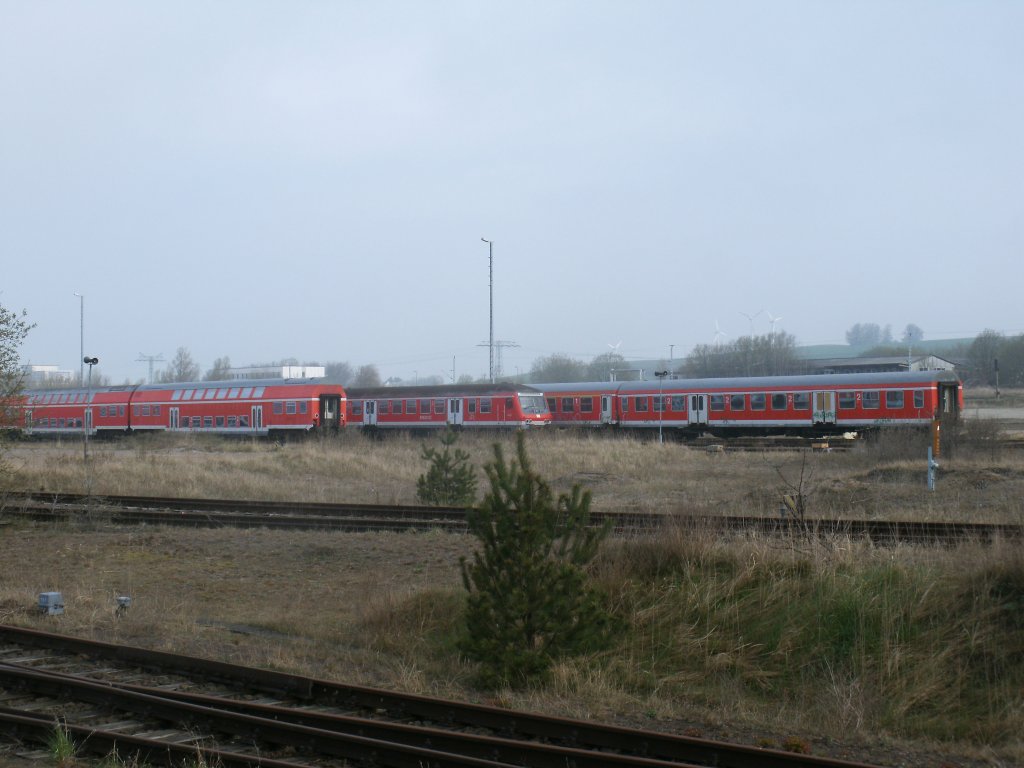 Abstellbahnhof f�r ausrangierte DB-Reisezugwagen ist seit Jahren Mukran.Aufnahme am 21.April 2012.