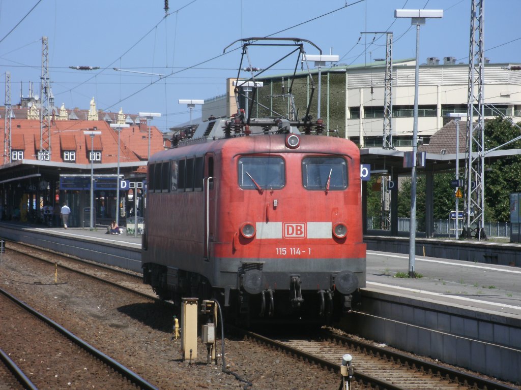 Am 16.Juli 2011 war 115 114 noch in Stralsund unterwegs inzwischen ist Sie von 115 448 abgel�st.