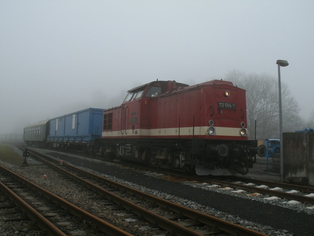 Am 17.M�rz 2012 besuchte die PRESS 112 565-7 das vernebelte Putbus.Am 19.und 20.Mai 2012 wird die Lok zusammen mit der Schweriner 91 134 dann planm��ig zwischen Bergen/R�gen und Lauterbach Mole fahren.