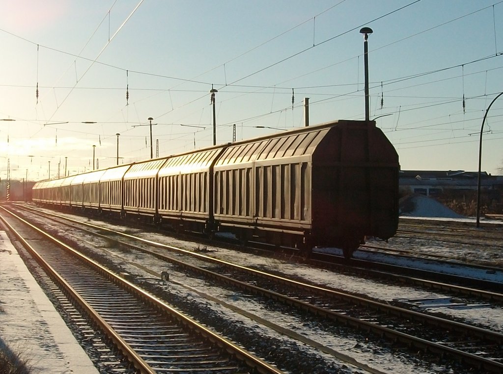 Am 27.Januar 2011 brachte 298 318 mehre Hbbills-Wagen zum Abstellen von Mukran nach Bergen/R�gen.