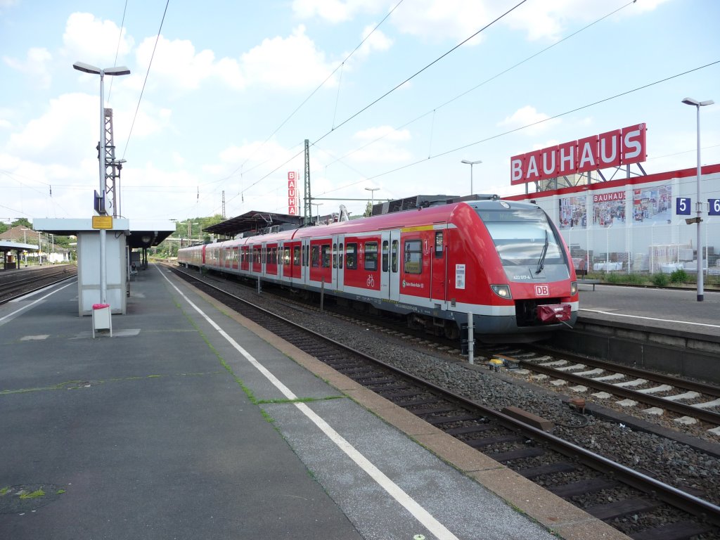 Am 30.06.2010 verl�sst 422 017 den Bahnhof Wuppertal-Oberbarmen. S8 -> M�nchengladbach Hauptbahnhof