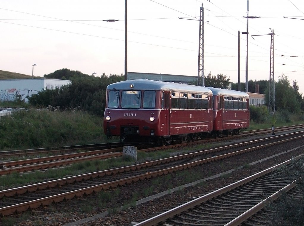 Am Abend vom 21.August 2010 kamen LVT 172 171 und 172 132 aus Lauterbach Mole in den Bahnhof Bergen/Rgen gefahren.
