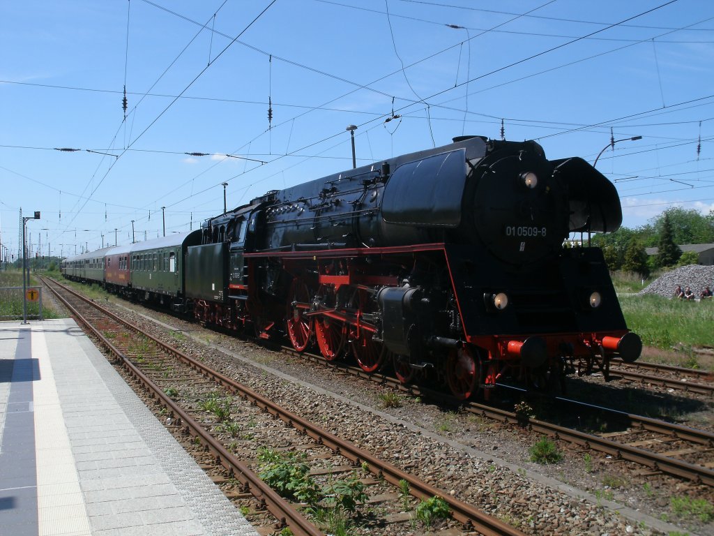 Am Nachmittag vom 04.Juni 2011 stand die PRESS 01 0509-8 bei sch�nsten Wetter in Bergen/R�gen.