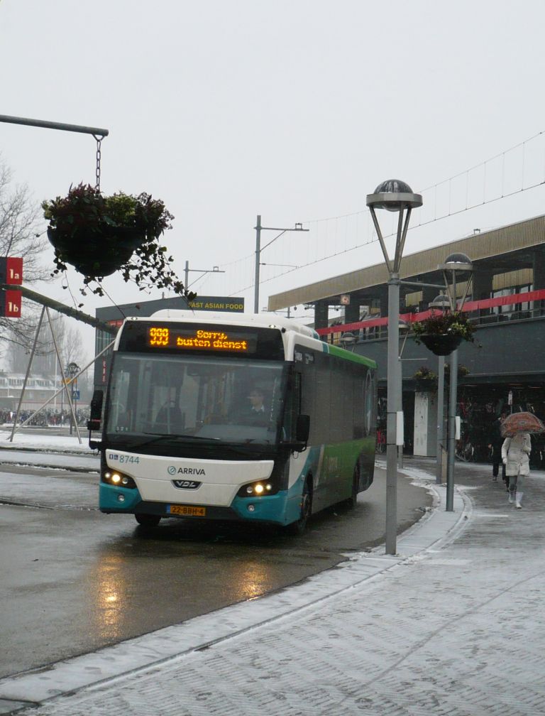 Arriva Bus 8744 DAF VDL Citea LLE120 Baujahr 2012. Stationsplein, Leiden 20-01-2013.