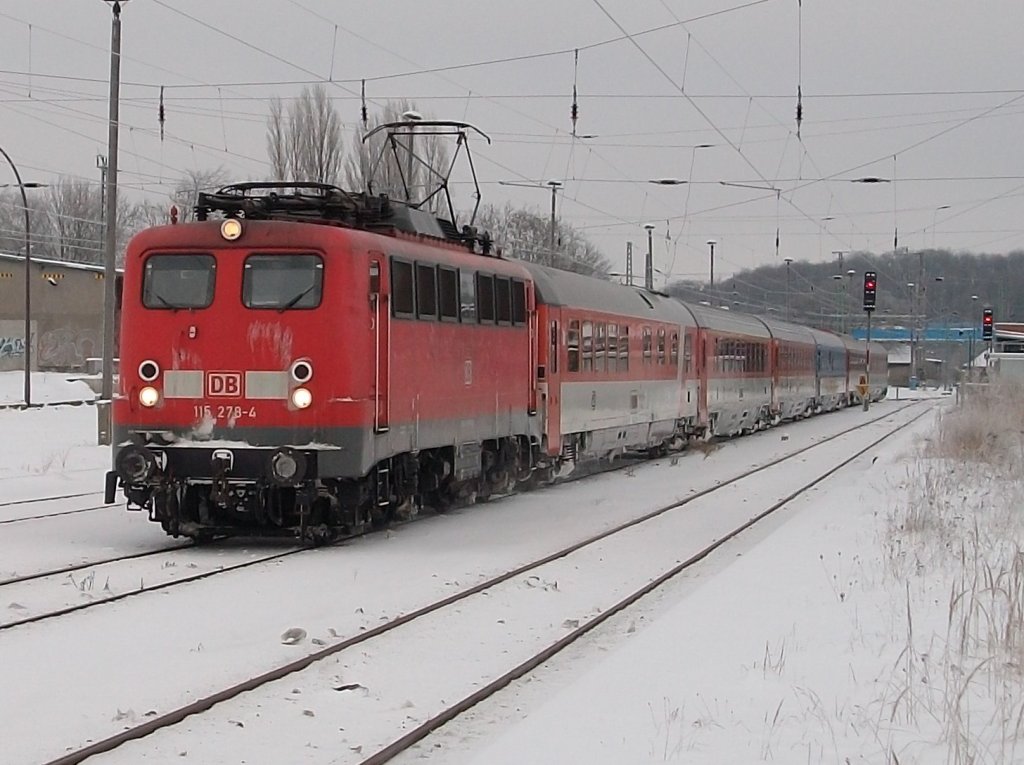 Auch 115 278 mu�te am 22.Dezember 2010 mit dem EC 379 Binz-Brno noch durch Bergen/R�gen ohne Halt fahren,inzwischen halten die Z�ge wieder in Bergen/R�gen auch EC 379 !