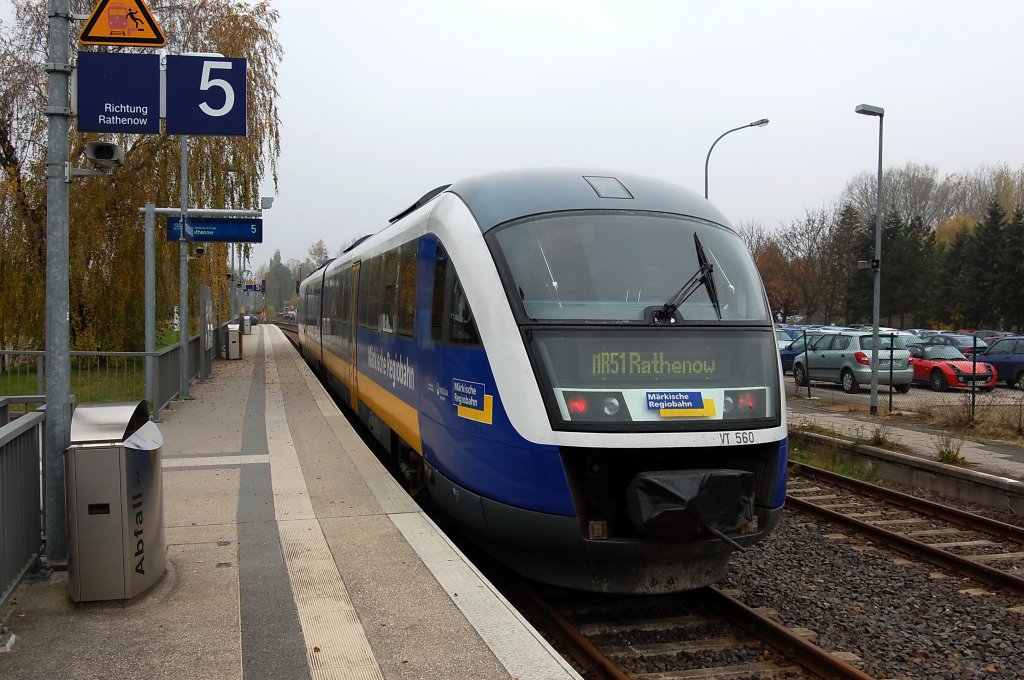 Auf Gleis 5 des Brandenburger Haupfbahnhof steht VT 650 der M�rkische Regiobahn als MR51 (MR 99618) nach Rathenow. 02.11.2010