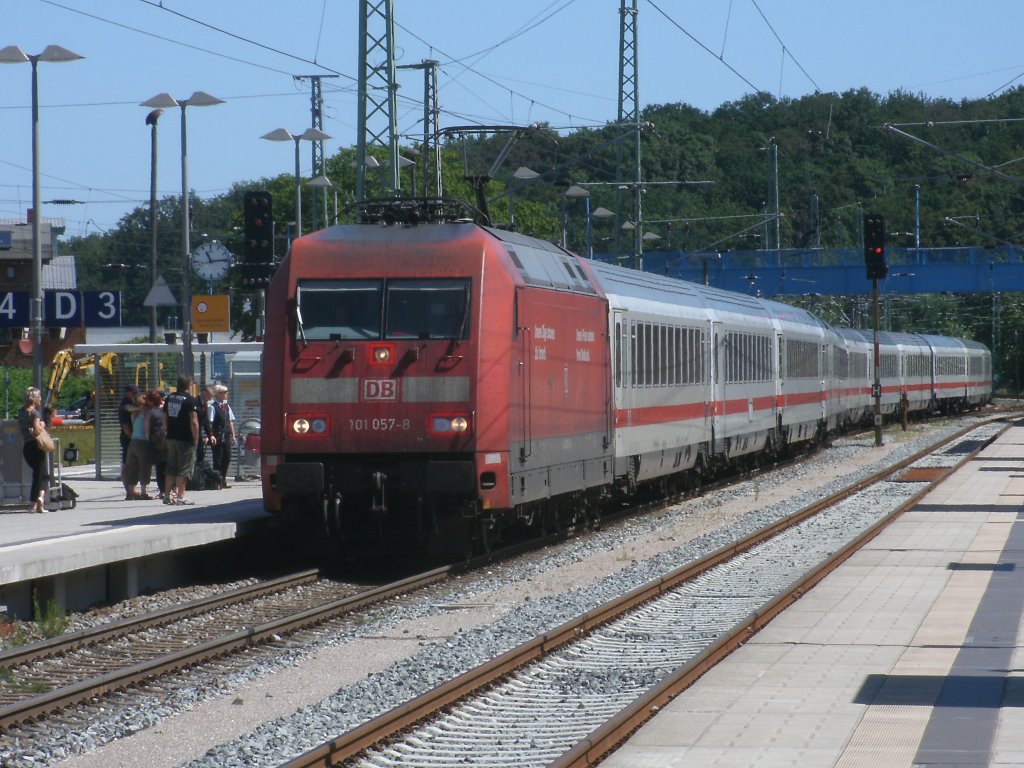Auf Grund einer Oberleitungsst�rung,am 28.Juni 2011,hatte der IC 2213 Binz-Stuttgart,der von 101 057 gezogen wurde,nach 22km bei der Ankunft in Bergen/R�gen schon 20 min Versp�tung !
