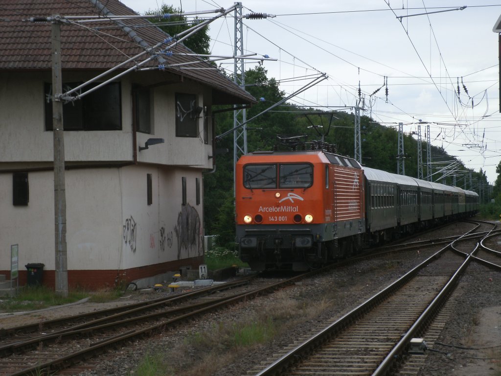 Aus Cottbus kam,am 09.Juli 2011,mit ihren St�rtebeker-Sonderzug EKO 143 001 nach Binz.