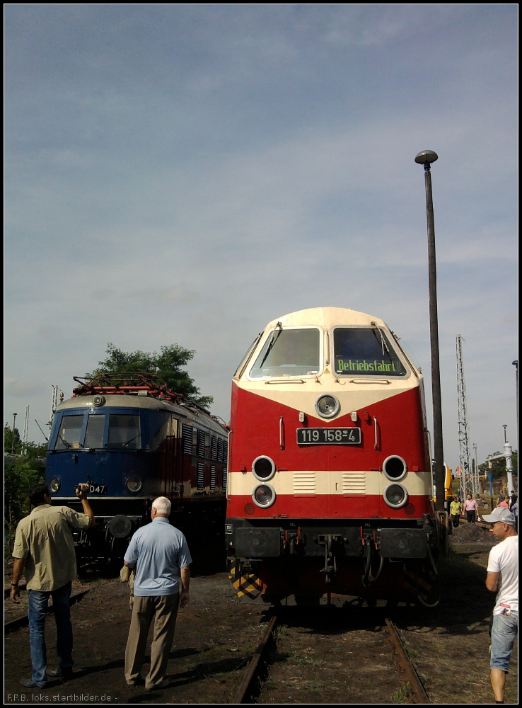 Beim 5. Berliner Eisenbahnfest war auch die im Bw Sch�neweide stationierte 119 158-4 des DB Museum N�rnberg vor Ort (gesehen Berlin Bw Sch�neweide 09.09.2012)