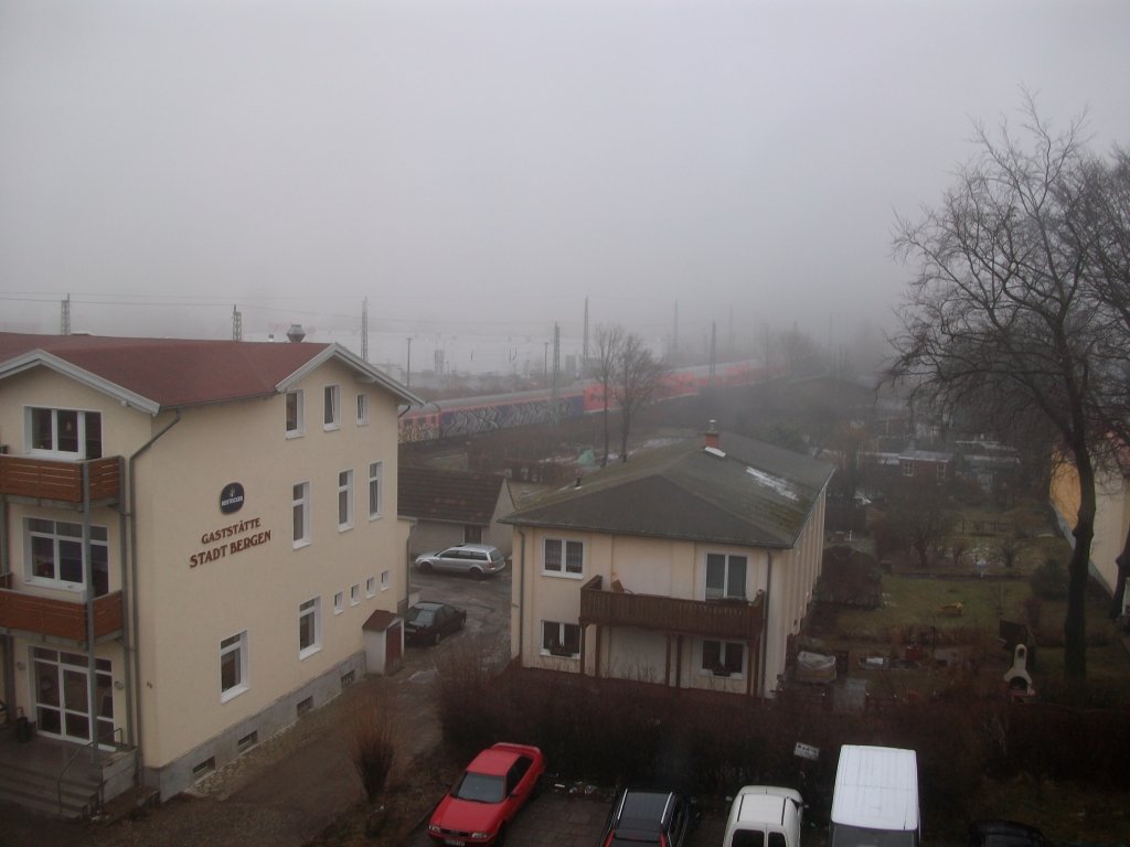 Beschmierter Nahverkehrswagen auf dem Weg von Halle nach Mukran am 02.Februar 2011 in Bergen/R�gen.