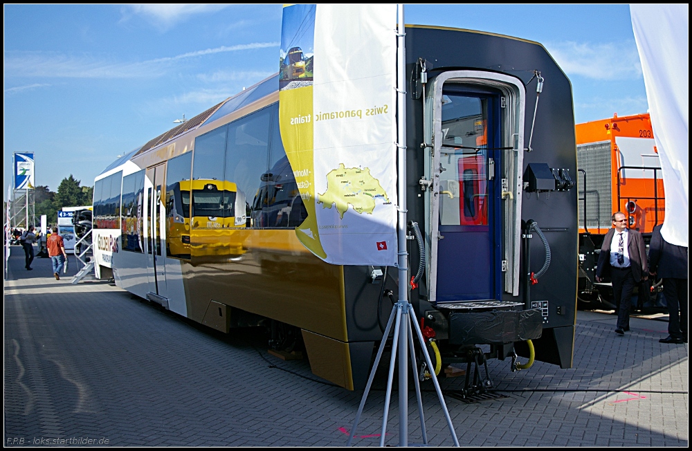 Bs 233 GoldenPass Panoramic. Der GoldenPass Panoramic ist ein Teilstück der berühmten GoldenPass-Line von Zürich über Luzern, Interlaken, Montreux nach Genf und wird von der Schweizer Zentralbahn betrieben (INNOTRANS 2010, gesehen Berlin 23.09.2010)