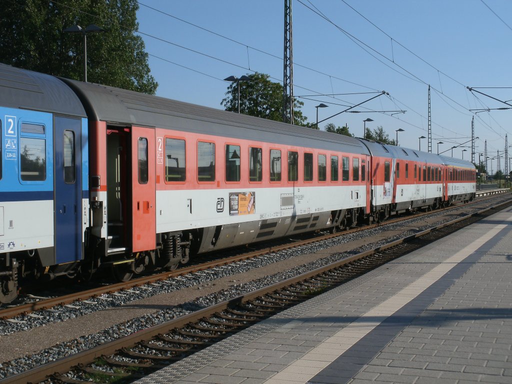 CD-Wagen Bmz (2.Klasse),WRmz(Speisewagen) und Avmz(1.Klasse) noch in der aktuellen Farbgebung im EC 378 Wien-Binz,am 10.Juni 2011,in Bergen/R�gen.