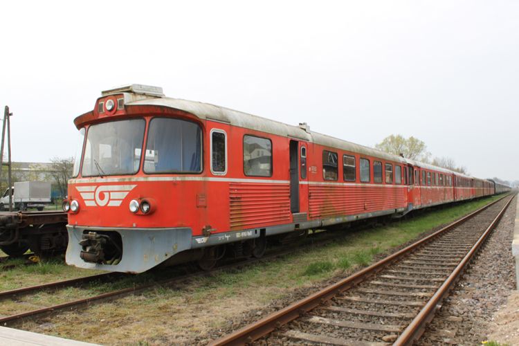 dnischer ML Triebwagen abgestellt im Bahnhof Meyenburg(17.04.2011)