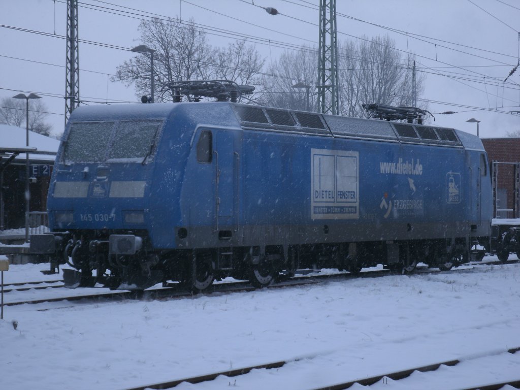 Dagegen hatte die PRESS 145 030-7,am 08.Dezember 2012,in Bergen/R�gen Pause.