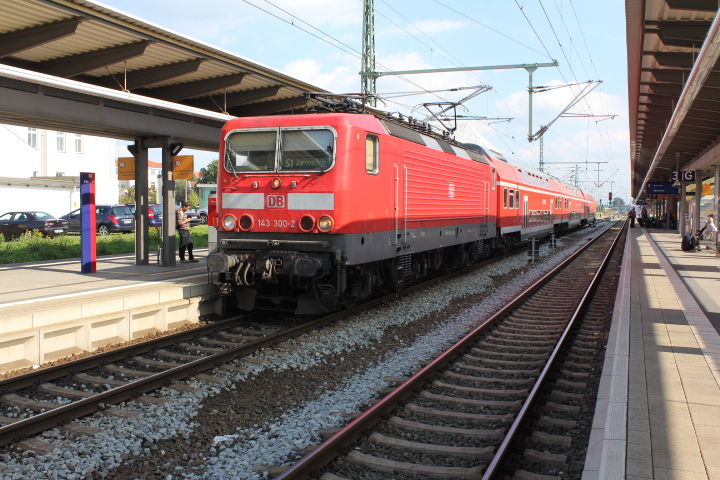 DB 143 300-2 in HRO am 20.08.2011