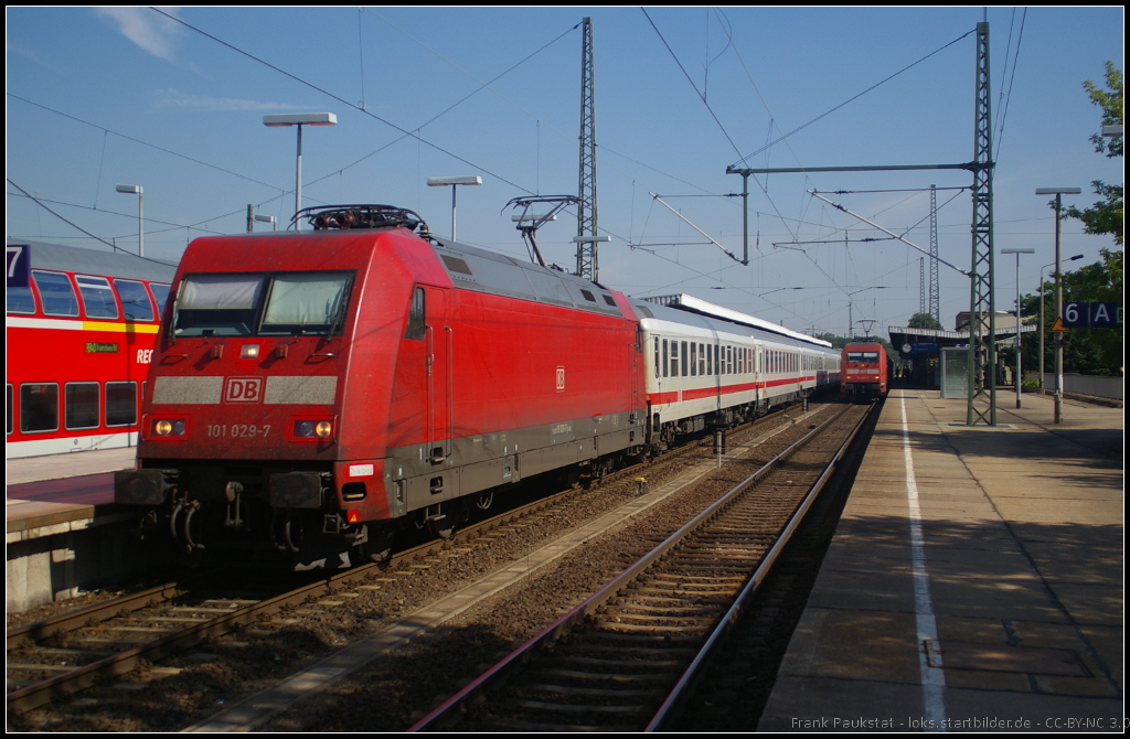 DB Fernverkehr 101 029 mit dem IC 2046 Leipzig - K�ln am 16.07.2013 in Magdeburg Hbf