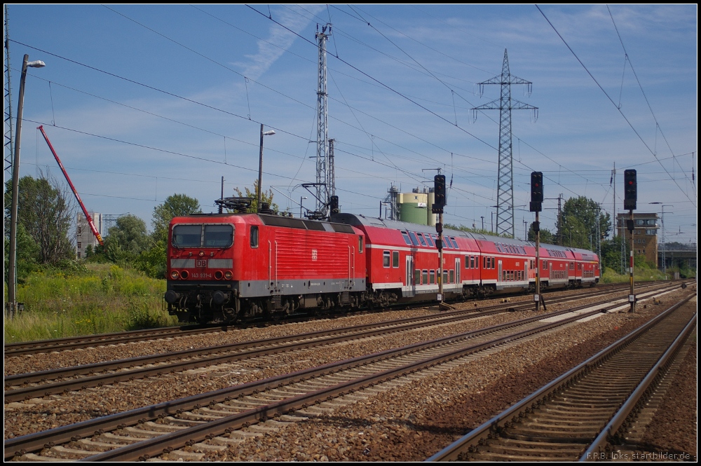 DB Regio 143 931-4 mit dem RE7 nach W�nsdorf-Waldstadt am 24.07.2012 in Berlin Sch�nefeld Flughafen