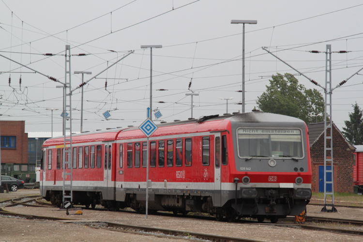 DB-Regio 628 642 wartet im BW Rostock Hbf auf den nchsten Einsatz.(29.05.2011)