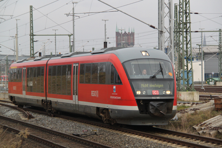 DB-Regio 642er auf Testfahrt?kurz nach der Ausfahrt im Rostocker Hbf.11.12.2011