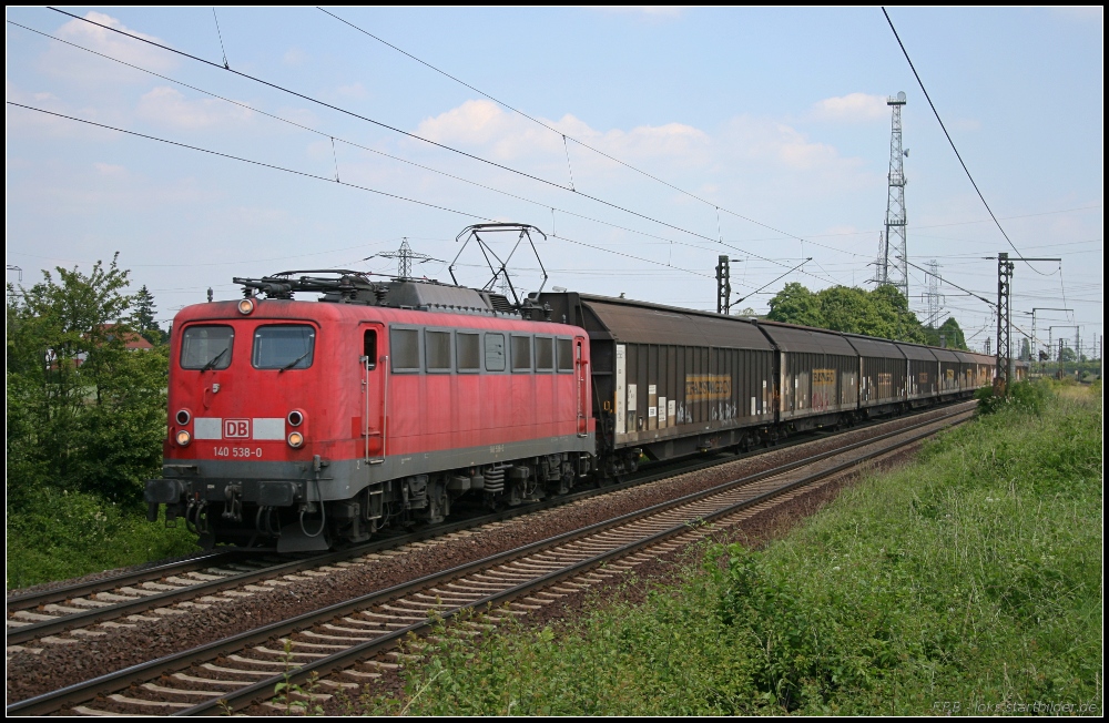 DB Schenker 140 538-0 mit Transwaggon-Wagen (gesehen Lehrte-Ahlten b. Hannover 24.06.2010)
<br><br>
Update: 17.07.2015 verschrottet in Opladen