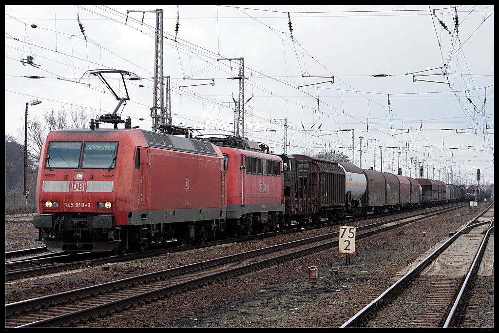 DB Schenker 145 018-8 und als Wagenlok 140 327-8 mit einem gemischtem G�terzug (Wustermark-Priort 16.03.2010)