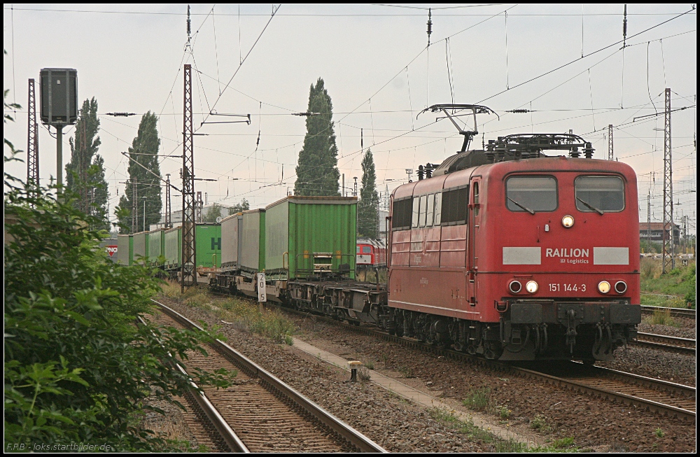 DB Schenker 151 144-3 mit dem nicht reinem Hangartner (gesehen Magdeburg Eichenweiler 09.08.2010)