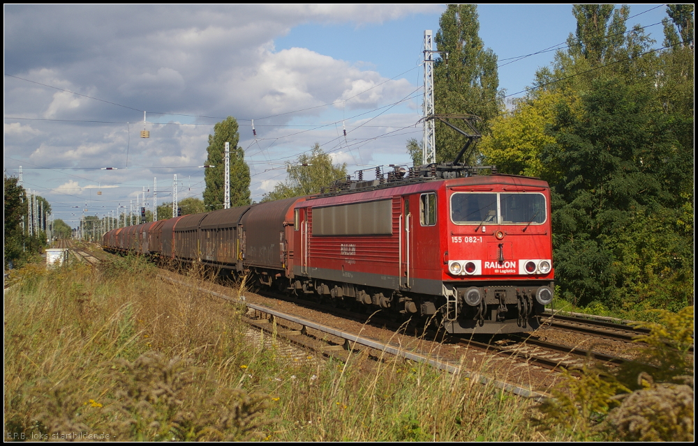 DB Schenker 155 082-4 mit Schiebewandwagen am 13.09.2012 in Berlin-Karow