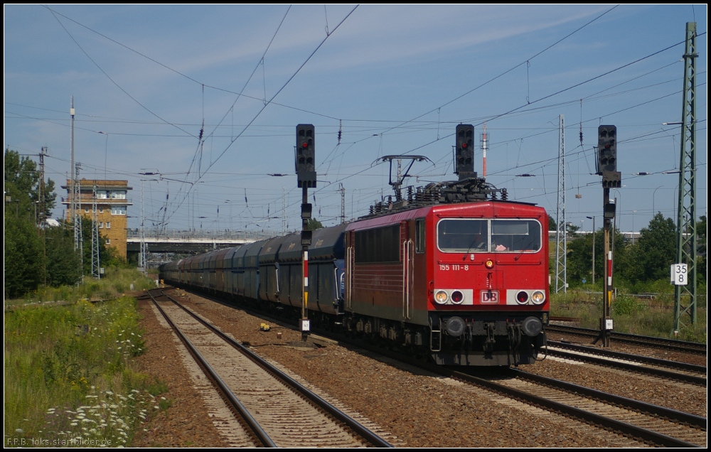 DB Schenker 155 111-8 mit einem Erzzug am 23.07.2012 in Berlin Schönefeld Flughafen