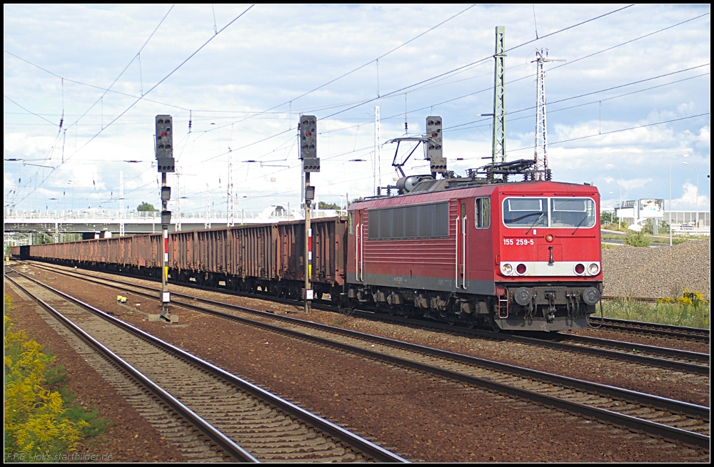 DB Schenker 155 259-5 mit gut vierzig Ea(o)s-Wagen in Berlin Sch�nefeld Flughafen 06.09.2010
<br><br>
Update: 16.02.2015 in Opladen verschrottet