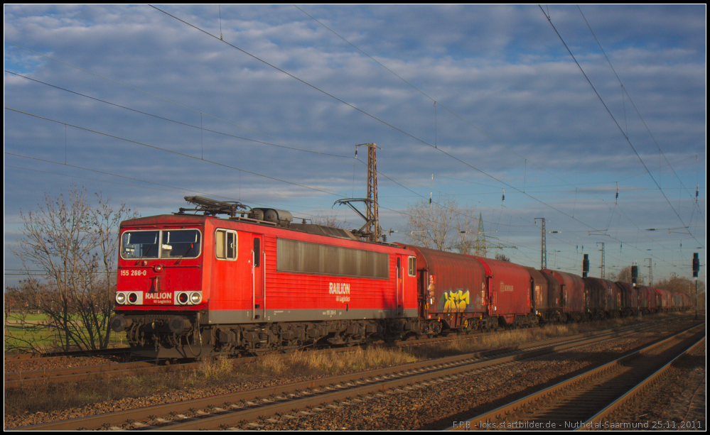 DB Schenker 155 266-0 bei tiefstehender Novembersonne am 25.11.2011 in Nuthetal-Saarmund
<br><br>
Update: 23.07.2012 in Rostock-Seehafen z; 10/2012 wegen Bedarf reaktiviert; Verschrottet in Opladen am 18.03.2015