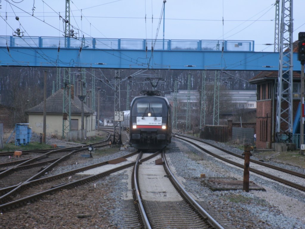 Der Kreidezug aus Klementelvitz erreichte,am 21.M�rz 2012,gezogen vom EGP Taurus ES64U2-002,Bergen/R�gen.