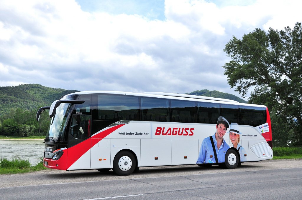 Der neue SETRA 515 HD von BLAGUSS aus Wien mit neuem Design,gesehen in der Wachau/Nieder�sterreich,26.5.2013.Gru� an den freundlichen Fahrer.
