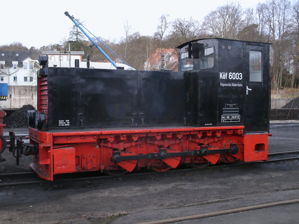 Der Stammdieselmoppel Kf6003,am 10.Dezember 2011,in der Einsatzstelle Putbus.