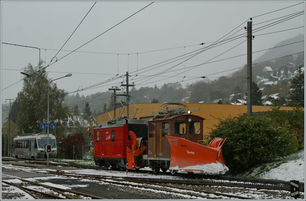 Die HGe 2/2 N 1 kehrt mit dem Chasse-neige vom Les Pleiades zurck, wo es offensichtlich weit mehr Schnee hat als in Blonay.
28. Okt. 2012