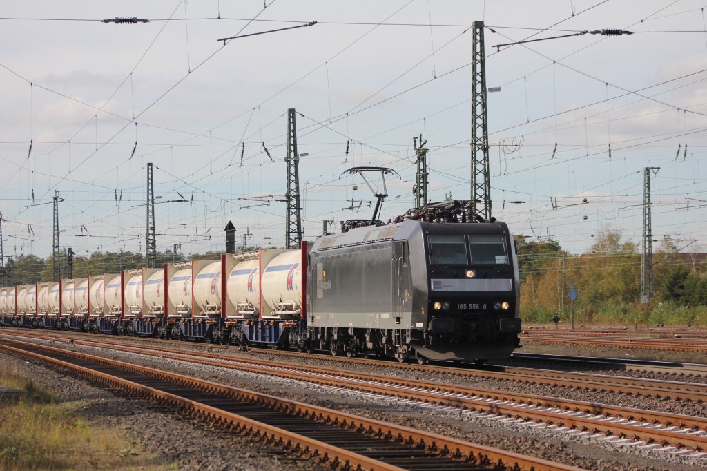 Die MRCE 185 556-8 fuhr am 14.10.2011 f�r CTL Logistik und kommt hier Gerade aus Bremen und Durchf�hrt den Bahnhof Buchholz(Nordheide) um auf die G�terumgeung zu Fahren in richtung Maschen.