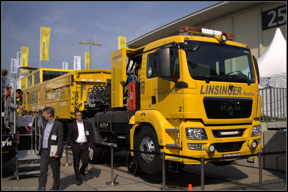 Die Schienenfrsmaschine SF02 W-FS des Herstellers LINSINGER aus sterreich auf der InnoTrans 2012 in Berlin