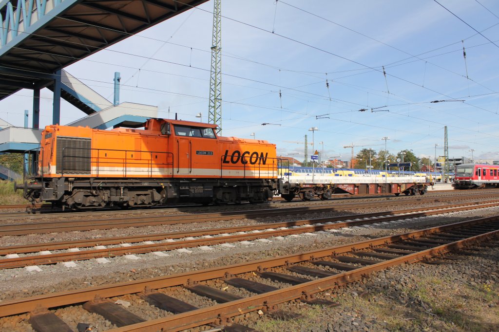Die V100 215 von Locon (203 141-7) Kam mit einer �bf�hrungsfahrt mit ein Containerwagen Durch den Bahnhof Buchholz(Nordheide)am 14.10.2011 Gefahren.
