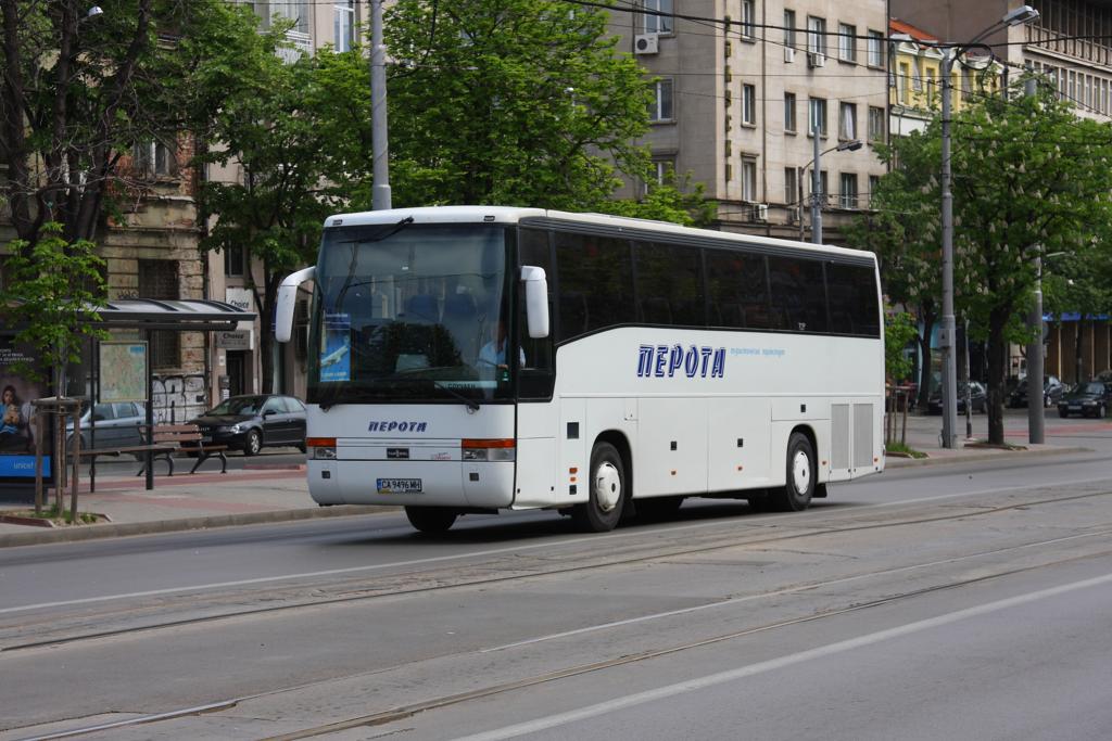 Dieser Van Hool Reisebus mit kyrillischer Beschriftung war am 6.5.2013 
in der bulgarischen Hauptstadt Sofia unterwegs.