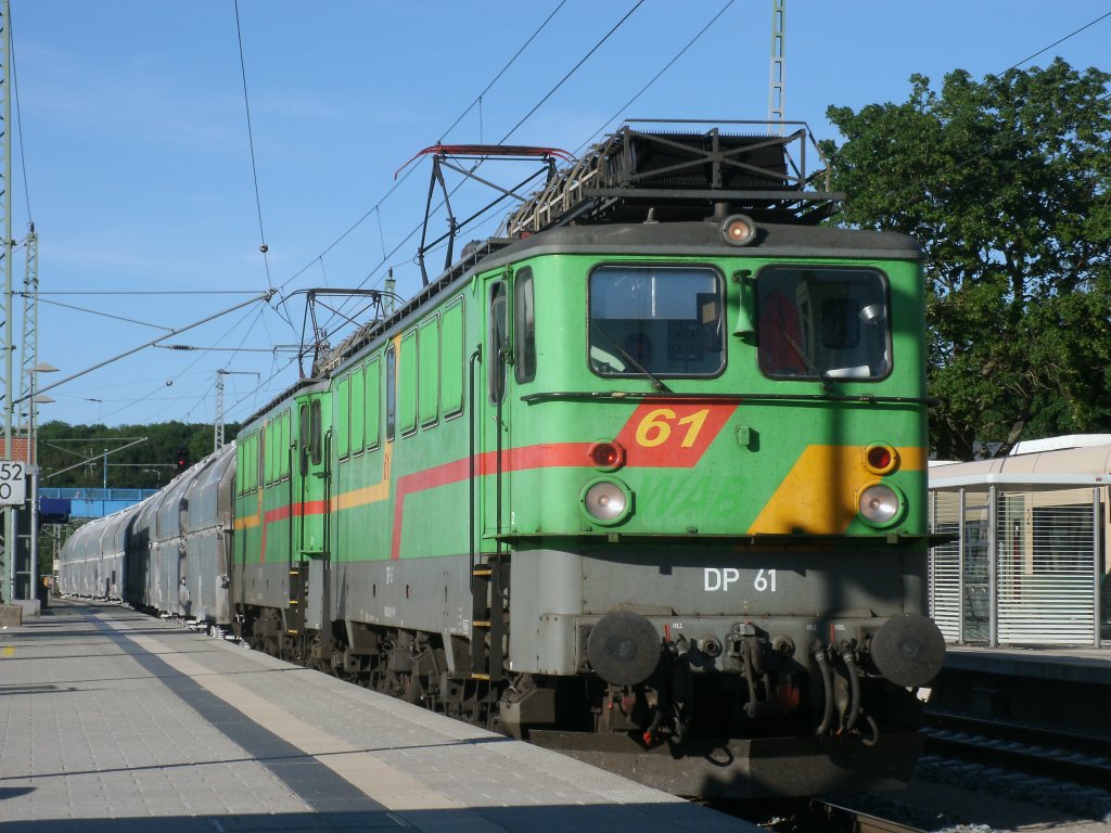 DP-61 und 60 durchfahren,am 03.Juni 2011,mit dem Kreidezug Klementelvitz-Peitz Ost,Bergen/R�gen.