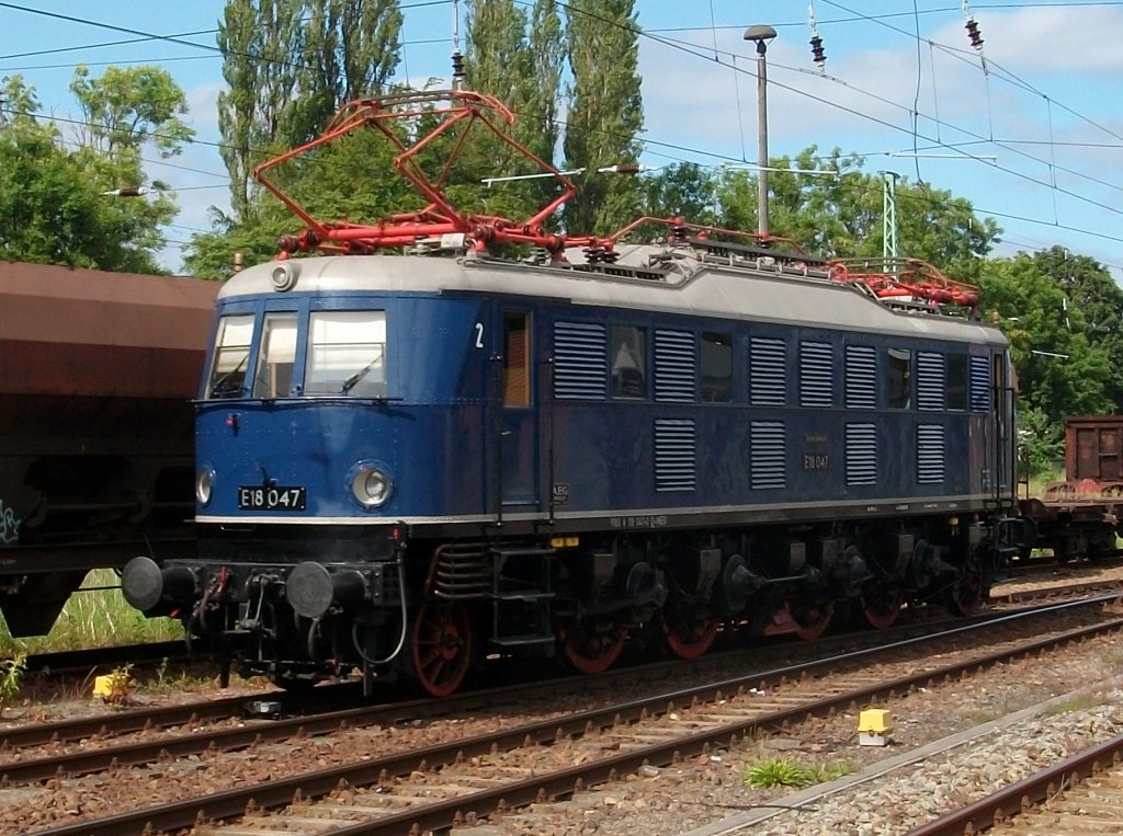 E18 047-0 am 26.Juni 2010 beim Lokumlauf in Bergen/R�gen.