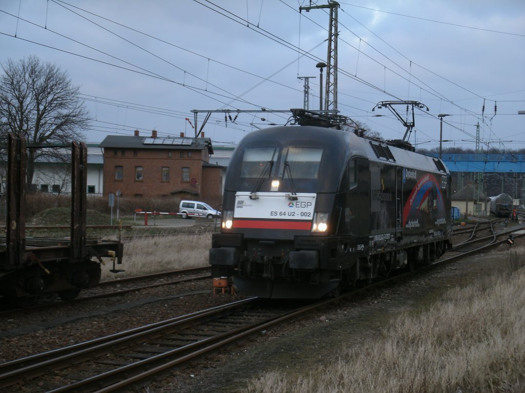 EGP ES64U2-002 hat den 1.Teil Kreidewagen,am 21.M�rz 2012,in Bergen/R�gen abgestellt.