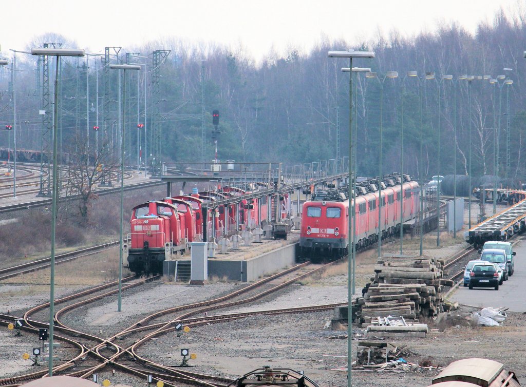 Ein Blick auf die im Rbf Maschen abgestellten BR 140 und BR 290. Datum 20.03.2012