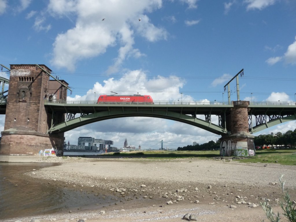 Eine solo fahrende 185.2 der DB am 06.08.2012 auf der K�lner S�dbr�cke.
