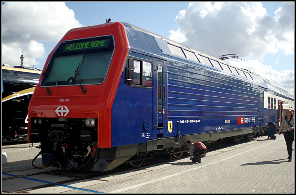 Ertüchtigte Re 450 014 der S-Bahn Zürich auf der InnoTrans 2012 in Berlin