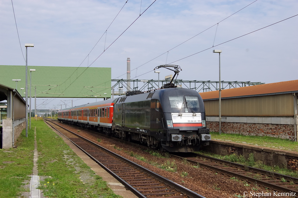 ES 64 U2 - 009 (182 509-2) MRCE Dispolok GmbH im Dienst f�r die DB Regio AG mit der RB20 (RB 16317) von Eisenach nach Halle(Saale)Hbf am Haltepunkt Leuna Werke S�d. 23.08.2011
